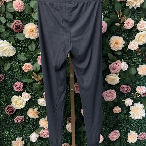 SKIMS Soft Lounge Leggings - Picture 6 of 8